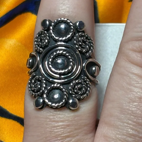 Sterling silver ring. Size 9. - Picture 3 of 6